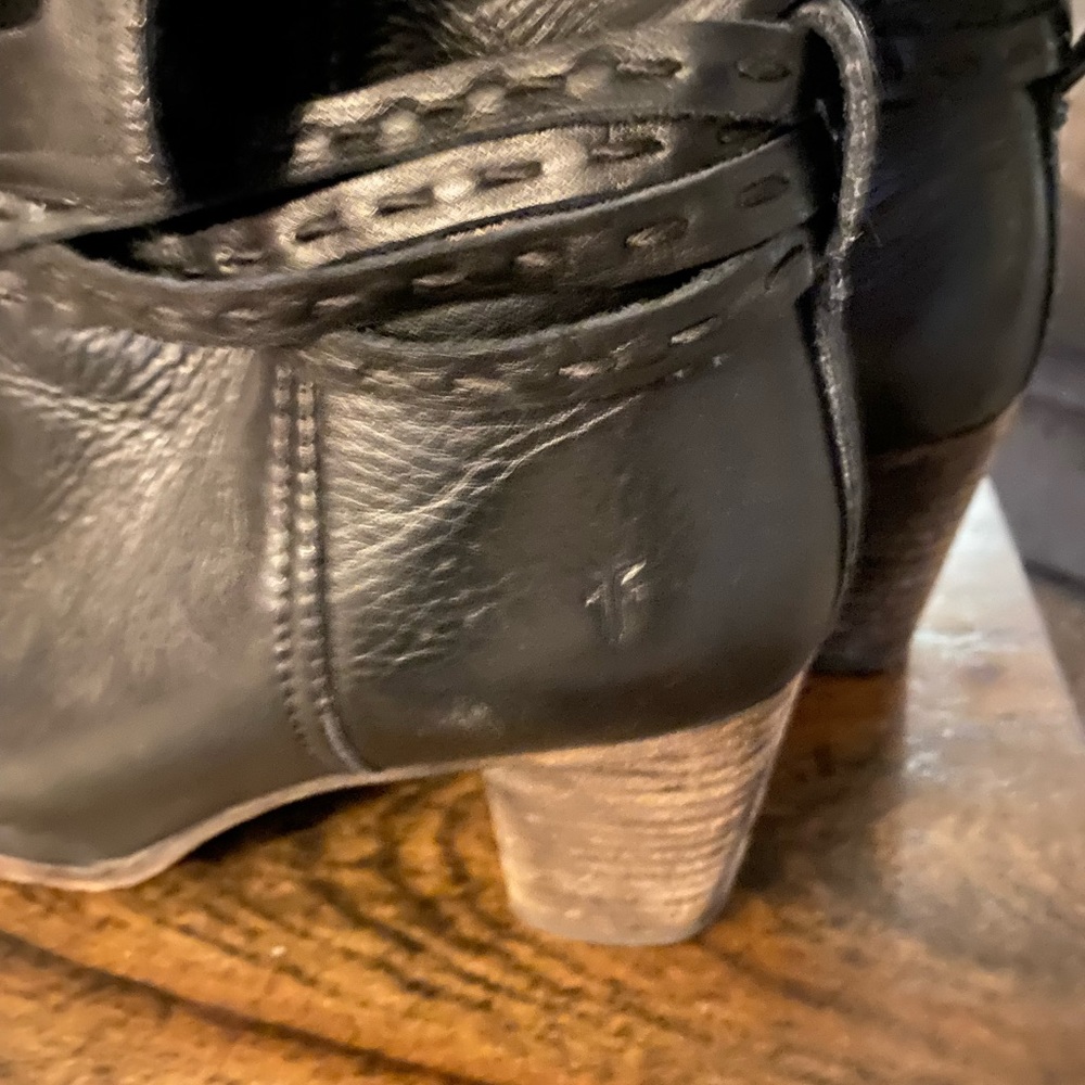 Women’s Frye leather heel boots size 10